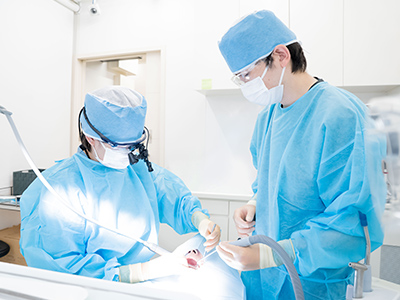 口腔外科の専門医が在籍
